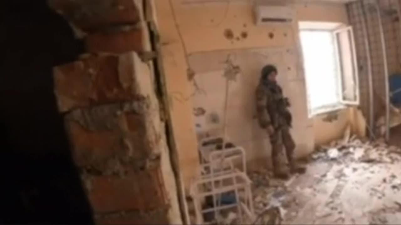 Ukrainian soldier calls his girlfriend to say they are being assaulted by the Russian troops