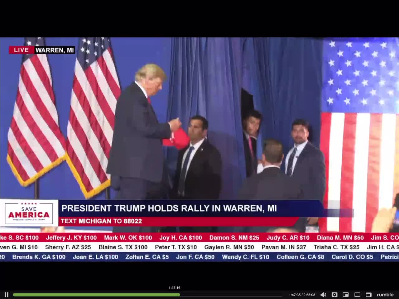 President Donald Trump makes two good catches #maga Rumble exclusive