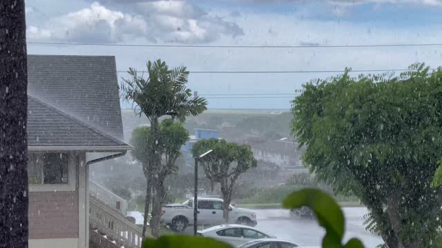 Isolated Downpour Suddenly Appears in Waipahu