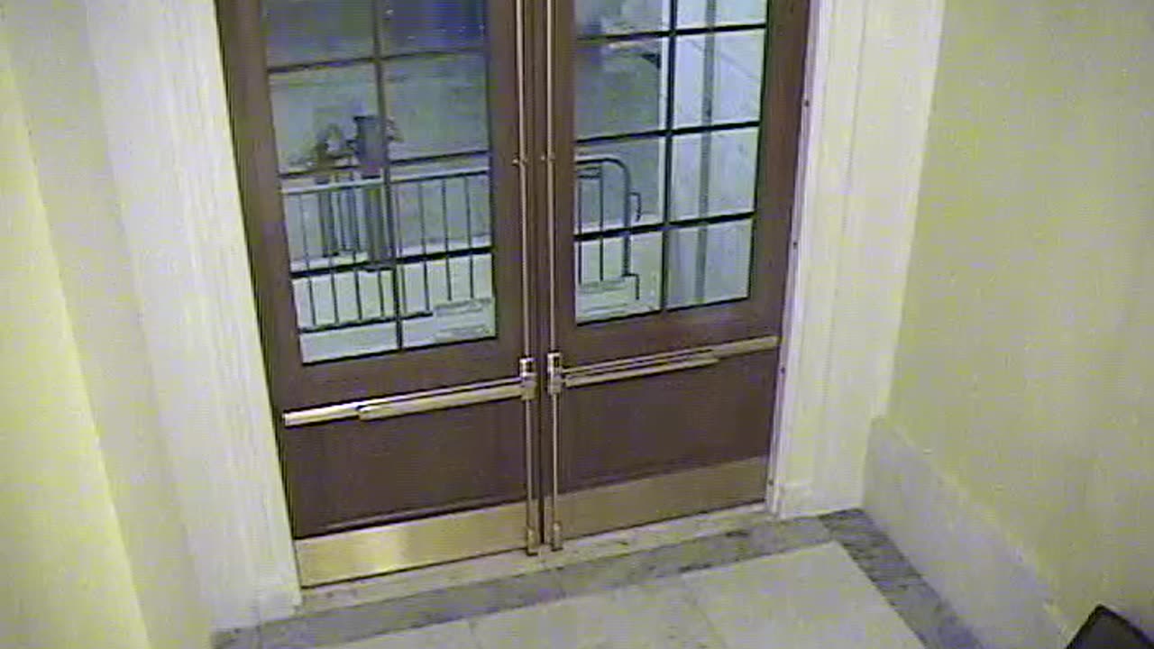 3443CHOB02CH12NRotundaExit_2021-01-06_21h40min01s317ms.mp4