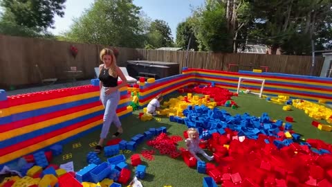 BUILDING A WORLD CUP STADIUM IN OUR GARDEN WITH 3000 BLOCKS....