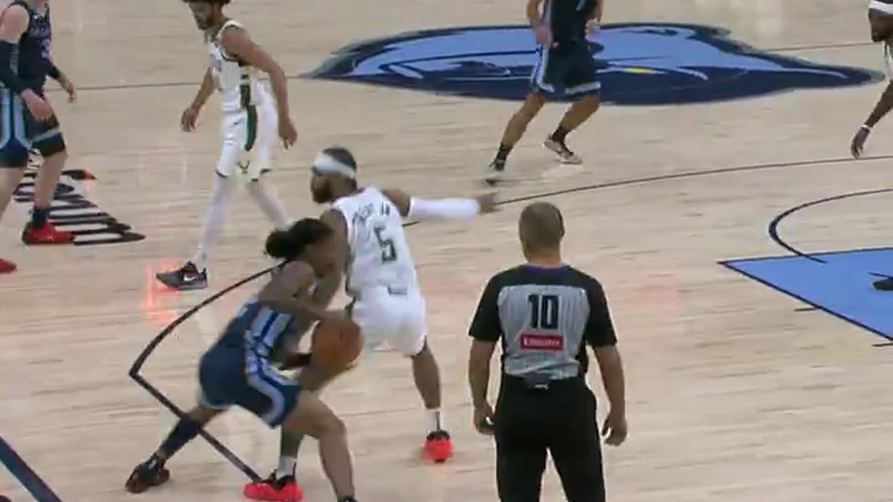 NBA - Ja dances without dribbling... knocks down the triple 🔥