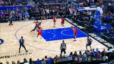 Paolo Banchero cooks Eric Gordon with crossover and throws down monster dunk