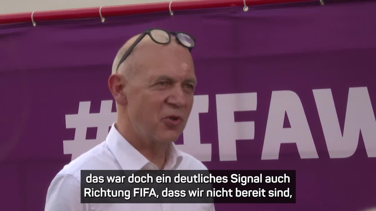 Der DFB knickt ein - nur der Präsident sieht es anders _ WM 2022