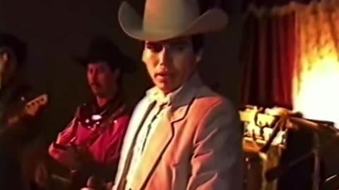 Mexican Singer Given Death Note During Performance