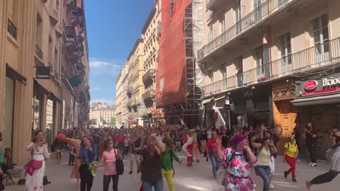 Grande Flashmob sur HK a Lyon le 8 mai