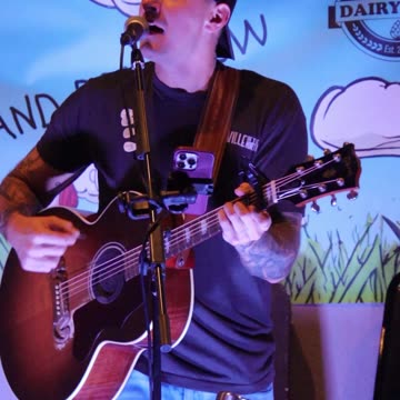 Dustin Lee sings Zach Bryan song Oklahoma Smoke Show