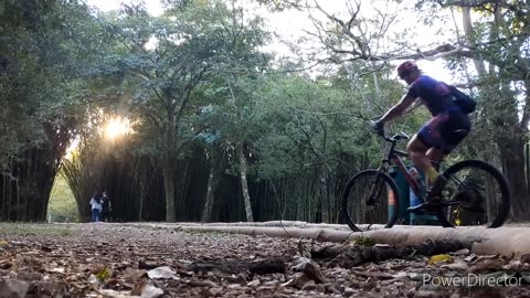 Treino no Ibirapuera técnica em trilha.