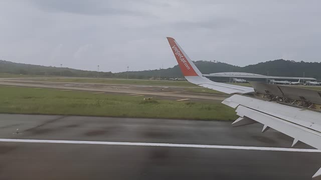 Landing safely - let's watch the plane land