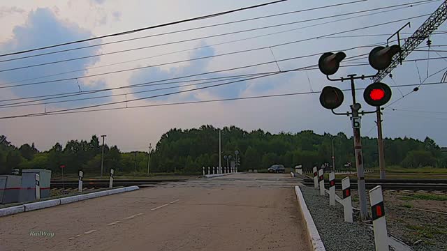 Railroad Crossing. Electric Locomotive EP2K. Novosibirsk / Железнодорожный переезд. Электровоз ЭП2К