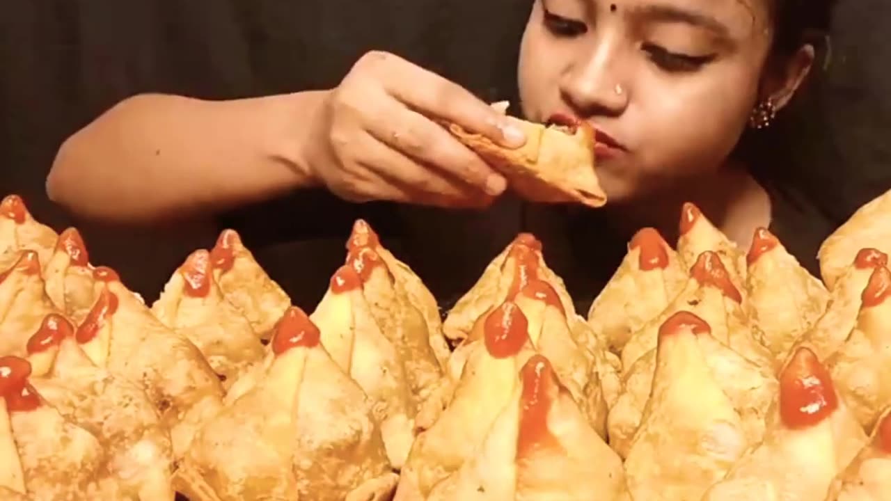 ASMR SAMOSA EATING CHALLENGE _ EATING VIDEOS _ FOOD VIDEOS #shorts #asmr #psk #mukbang #eatingshow