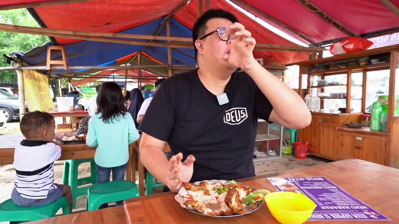 NOT STRONG SPICY... THE SPICY GEPREK CHICKEN I'VE EVER EAT!!!