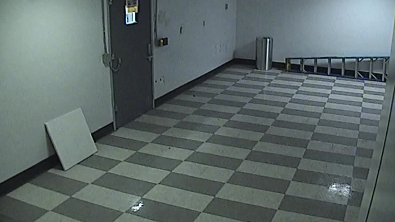 6052RHOBG2G206NorthLobby_2021-01-06_14h40min01s070ms.mp4
