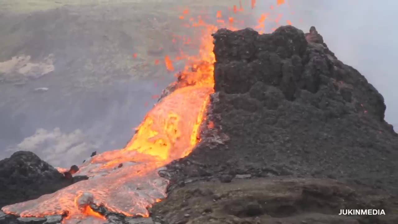 "Experience the Power: 5 Incredible Volcano Eruptions Caught On Camera!"