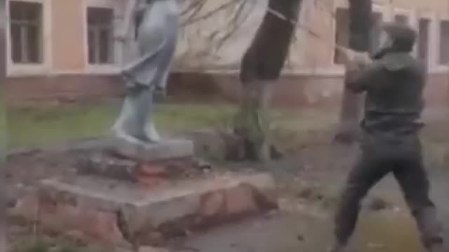 Ukraine War - Kiev regime demolished a monument to the heroine of the USSR