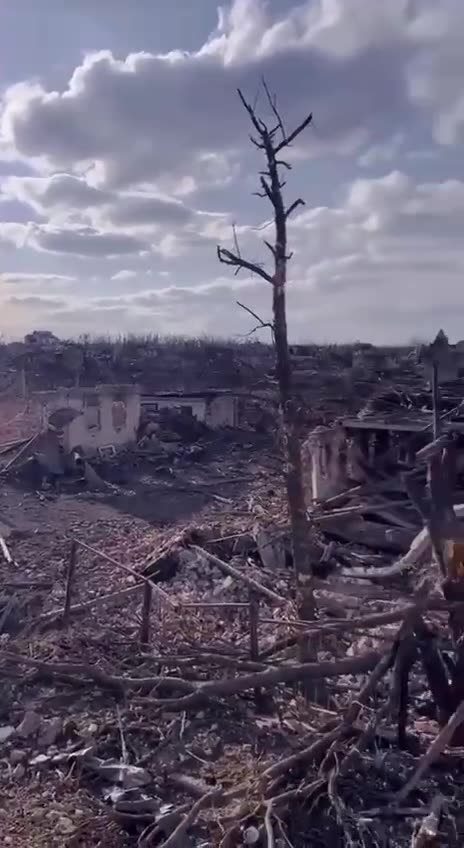 Footage from the destroyed Maryinka. The city was simply razed to the ground. Ukraine 🇺🇦