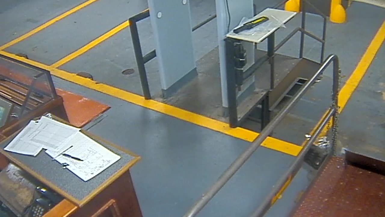 3205LHOBBACStLoadingDock_2021-01-06_05h00min02s133ms.mp4