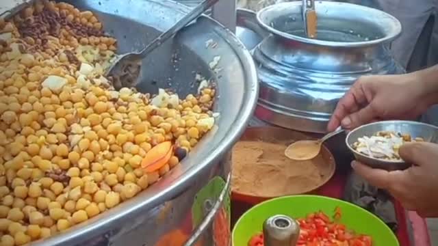 Famous street food chana chaat . papari chaat . alo chaat Gujranwala pakistan