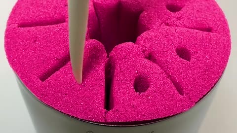 Satisfying kinetic sand