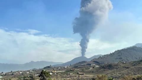 Breaking: A METEOR HAS JUST CRASHED IN THE CANARY ISLANDS,