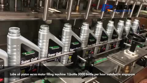 Refilling machine filling the bottle