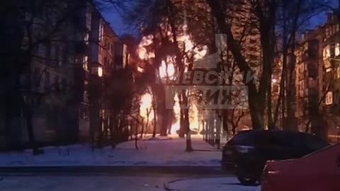 Обратите внимание: НАТОвская ракета ПВО сегодня прилетела во двор в Киеве.