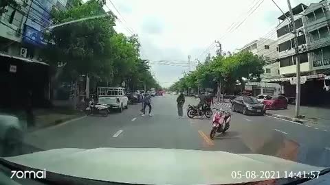 Quick Thinking Driver Dodges Falling Motorcyclist