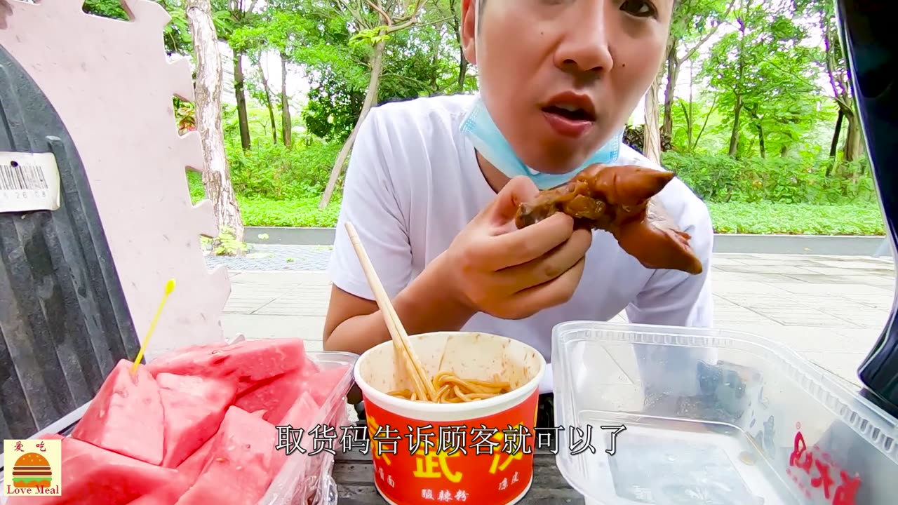 Stir-fried liver with garlic sprouts and chili, 1 serving of fried noodles with pork feet