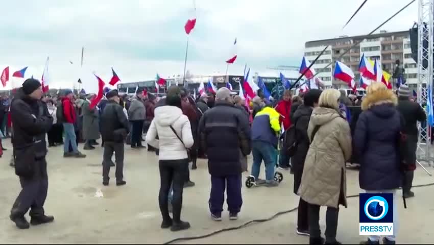 Czechs protest govt.'s aid to Ukraine, US bases in Europe