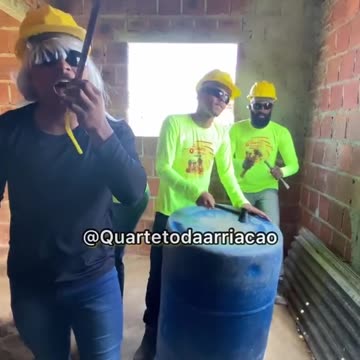 Quarteto de Arriação sings American music in the middle of the work...