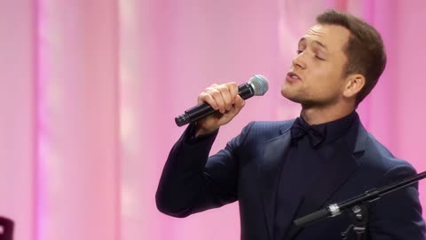 Elton John & Taron Egerton Tiny Dancer Elton John AIDS Foundation 2019 4k