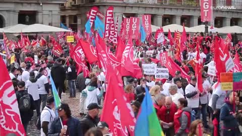 Spain: Thousands of union members march in Madrid for higher wages and better rights