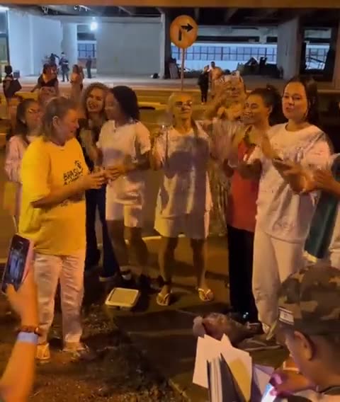 Mulheres presas no 8 de Janeiro festejam liberdade com dança e drinks