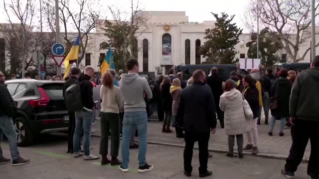 Javier Bardem protests outside Russian embassy