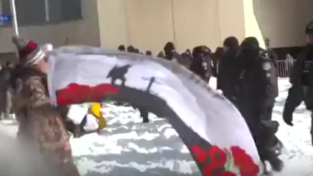 Police pushing the protesters