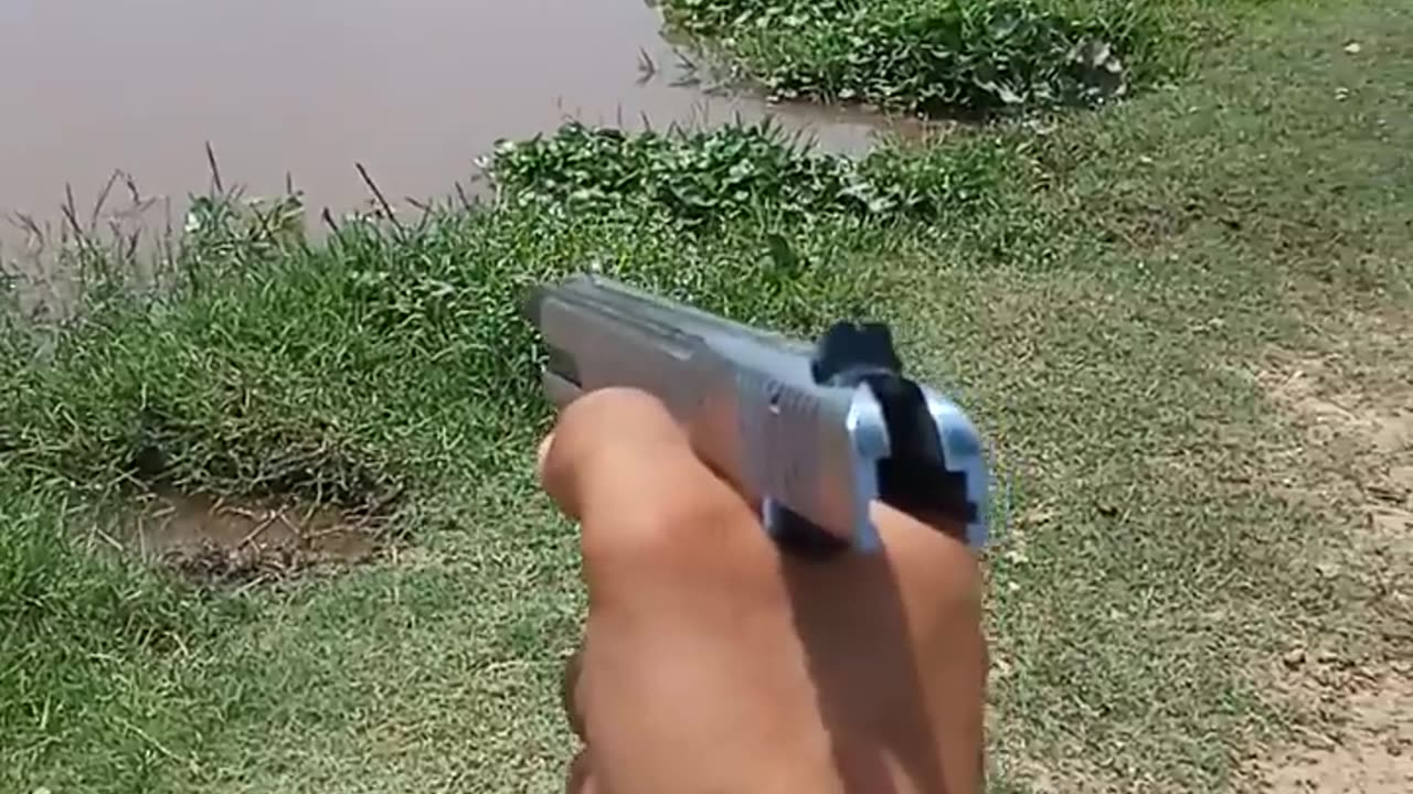 Auto pistol shut😳
