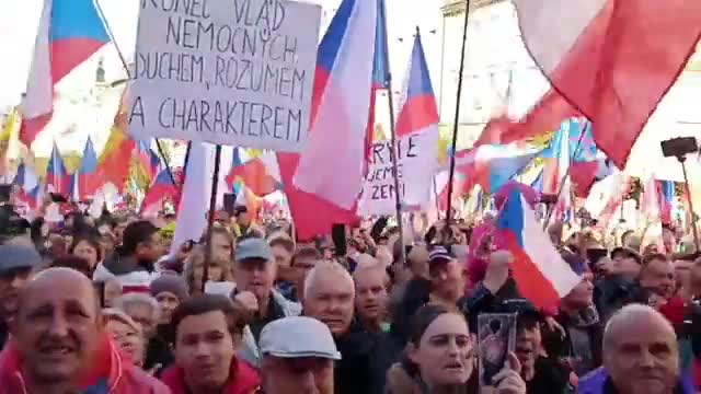 Tens of thousands on the streets of Prague as Czechs hit out against handling of the energy crisis