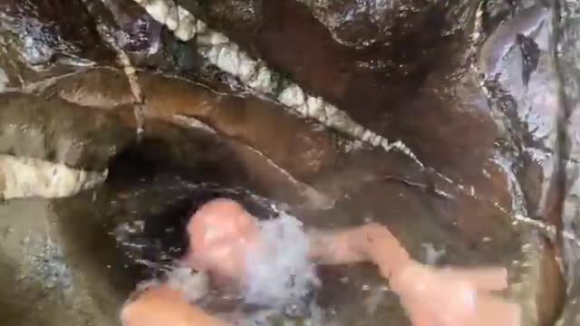 E aí, você teria coragem Local Cachoeira do Arco-íris, Chapada dos Veadeiros 💚 Vídeo por