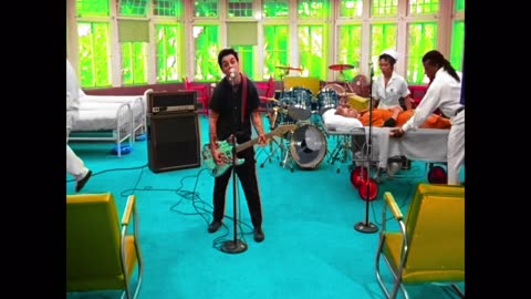 Green Day - Basket Case [Official Music Video]