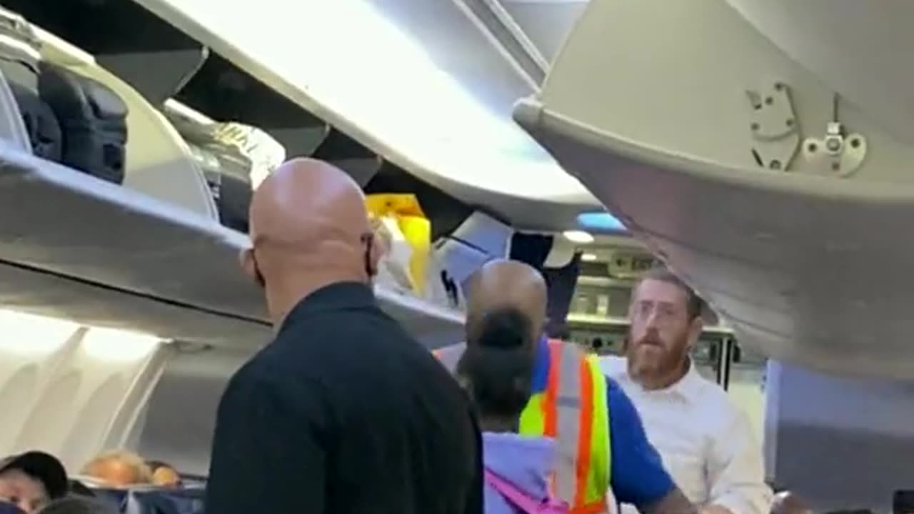 Girl assaults passenger after her family gets kicked off the plane