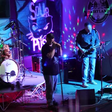 Sourpuss band sings Stone Temple Pilot's song Sex Type Thing