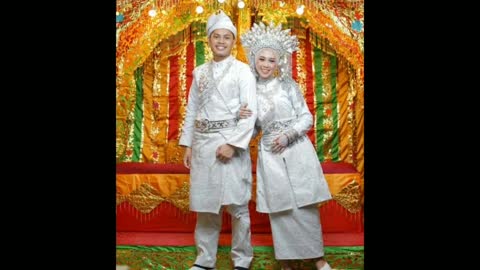 Indonesian Riau Archipelago traditional clothes