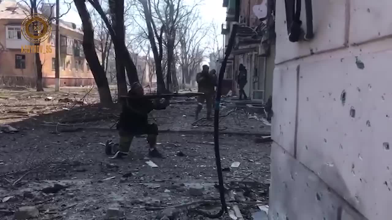 CRAZY URBAN WARFARE IN UKRAINE - SUPPRESS FIRE + RPG