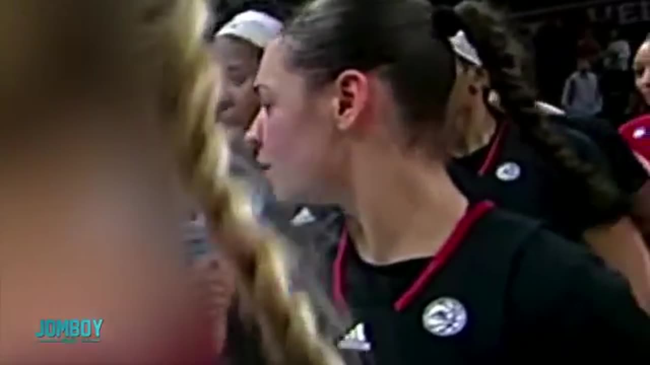 Texas player talks trash in the handshake line, a breakdown