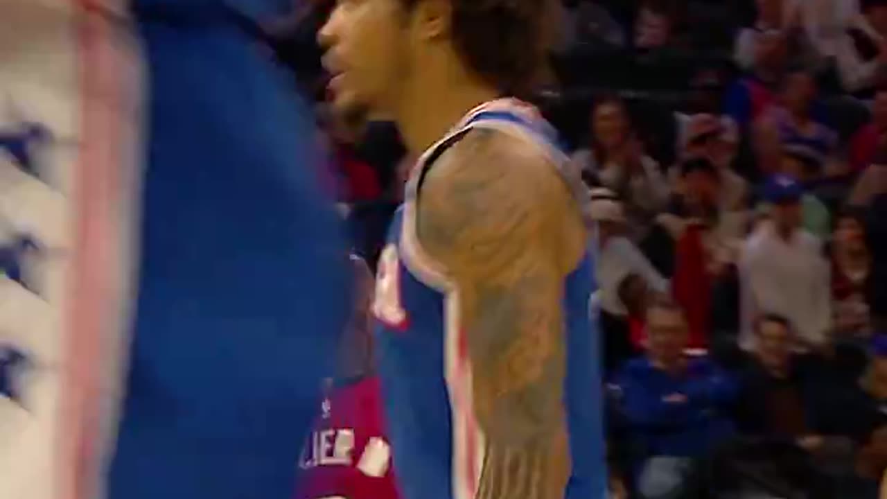 NBA - Kelly Oubre throws it down to cap a 15-0 Philly run!