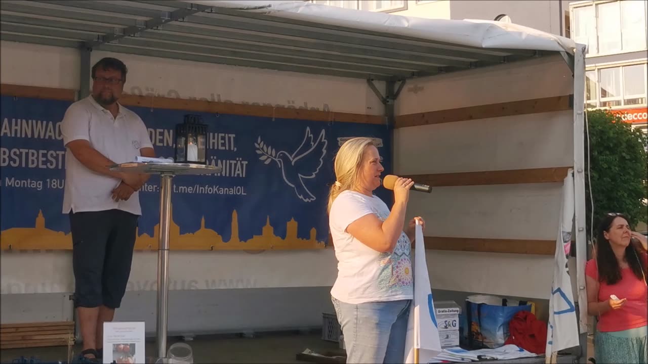 MICHAELA und ANNETT am Bürgermikrofon, ENDE VEIT - BAUTZEN, Kornmarkt, 19 06 2023, 124. MAHNWACHE 🕊