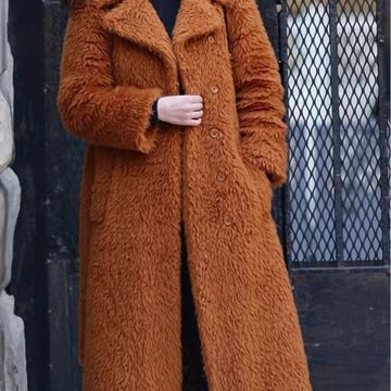 Selena Gomez Overcoat Outfits