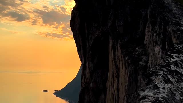 Wohl einer der bekanntesten Spots auf Senja, nur in die andere Richtung fotografiert 📸