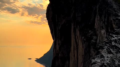 Wohl einer der bekanntesten Spots auf Senja, nur in die andere Richtung fotografiert 📸