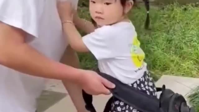 Human funny moment record, see a laugh a time, dangerous do not imitate